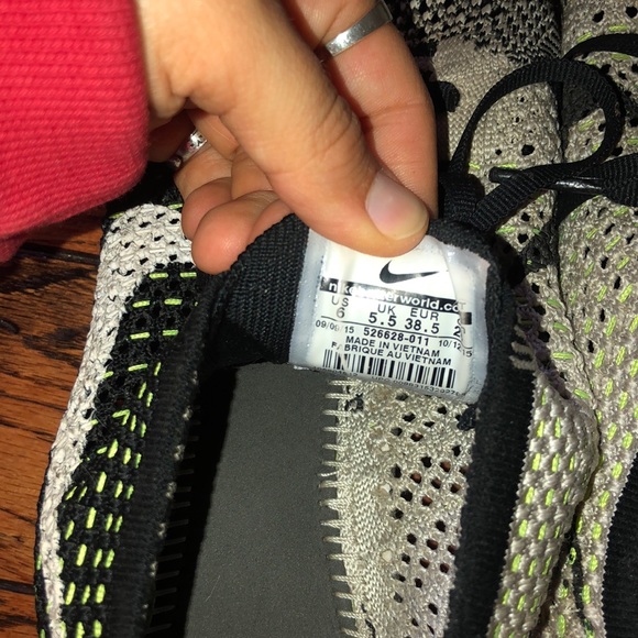 NIKE RUNNING SHOE - Picture 3 of 3